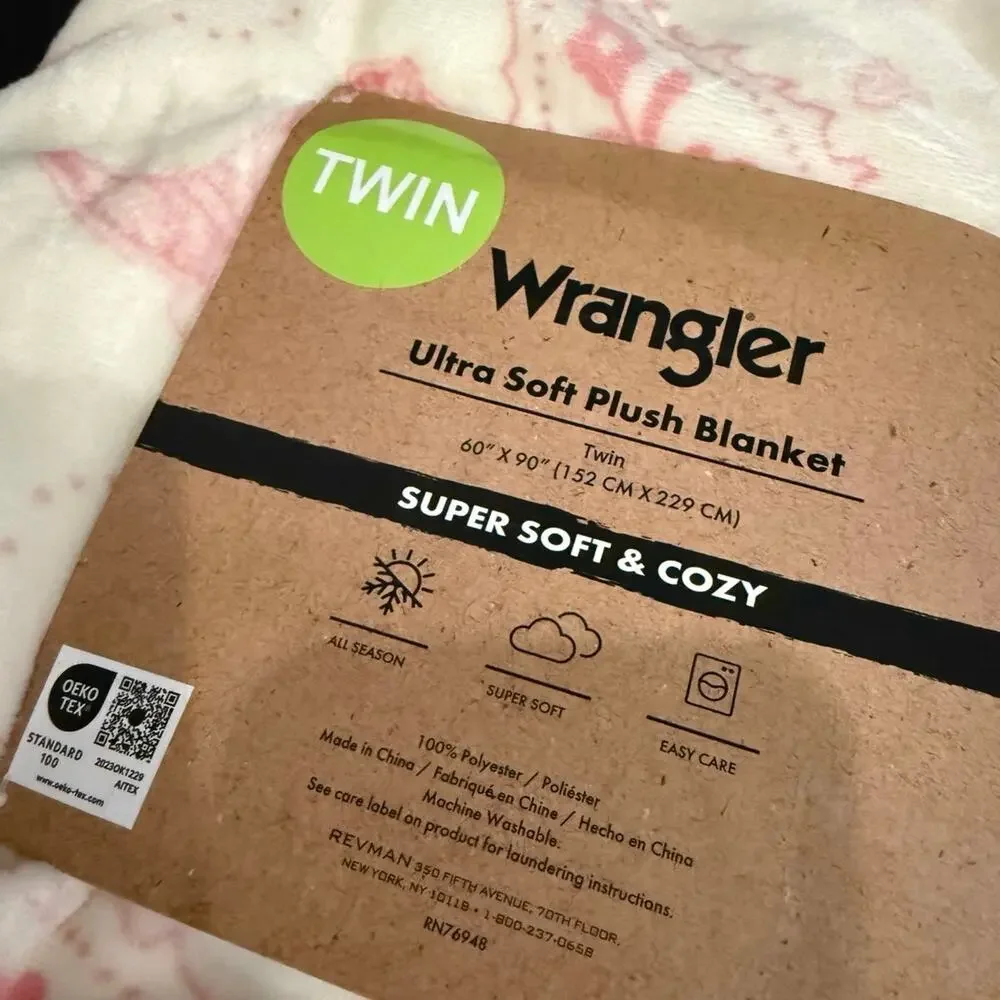NEW Wrangler TWIN Ultra Plush Light Pink & White Paisley Cowboy Boots SUPER SOFT